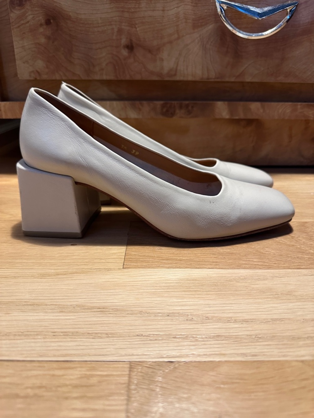LOQ Block Heel Pumps in Light Cream Leather